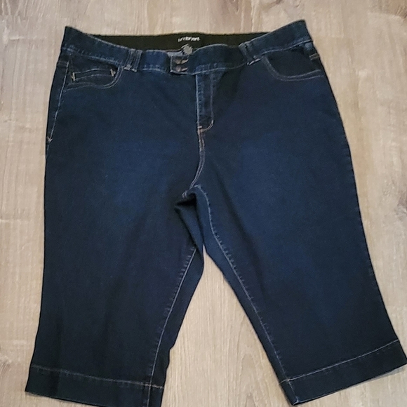 Lane Bryant Blue Stretch Denim Capri Jeans - Picture 3 of 9
